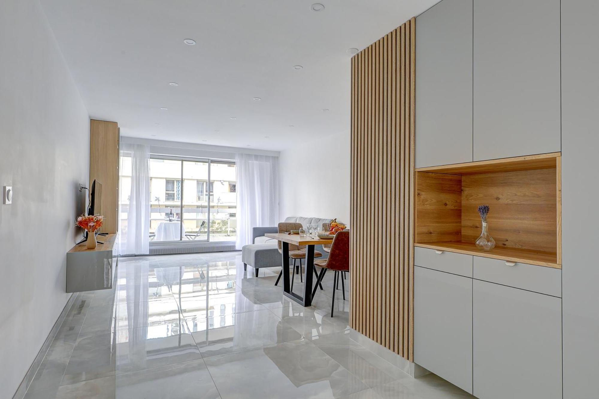 Appartement Au Coeur De Paris, Architecturale Et Elegante Parijs